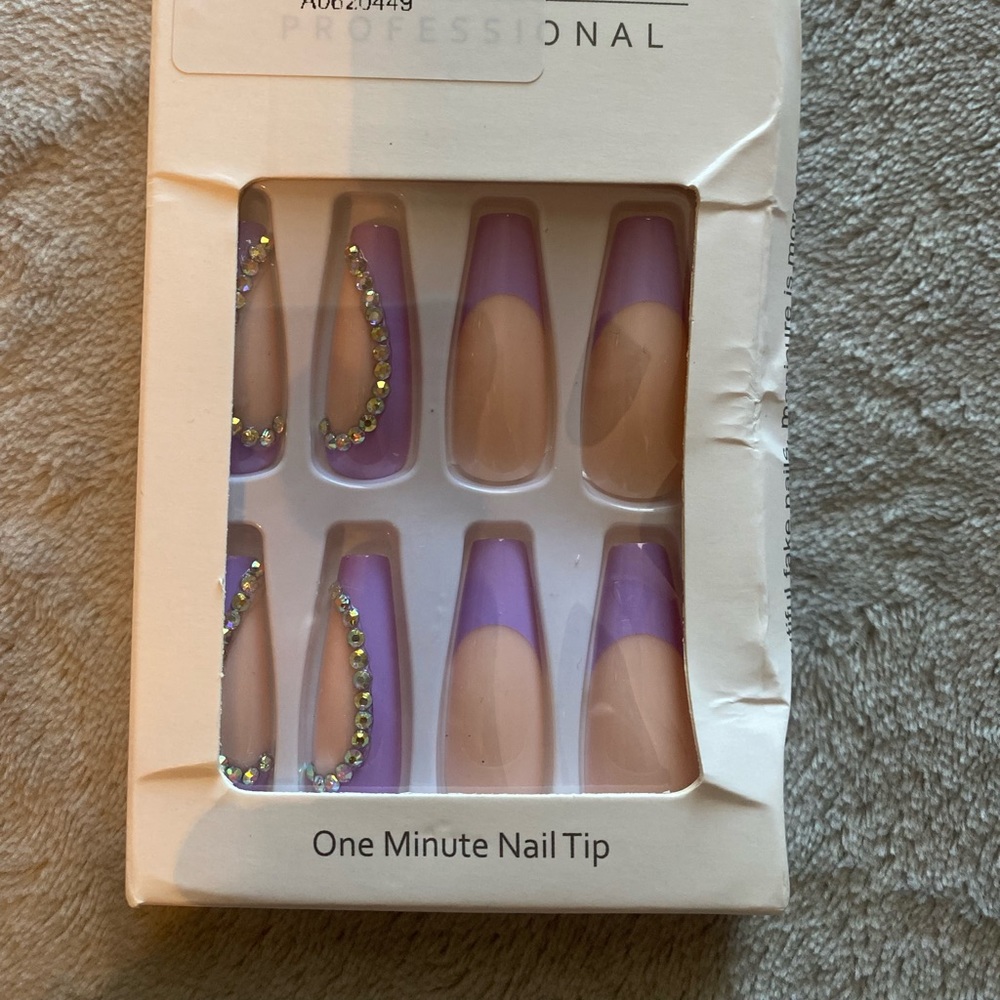 Press on nails